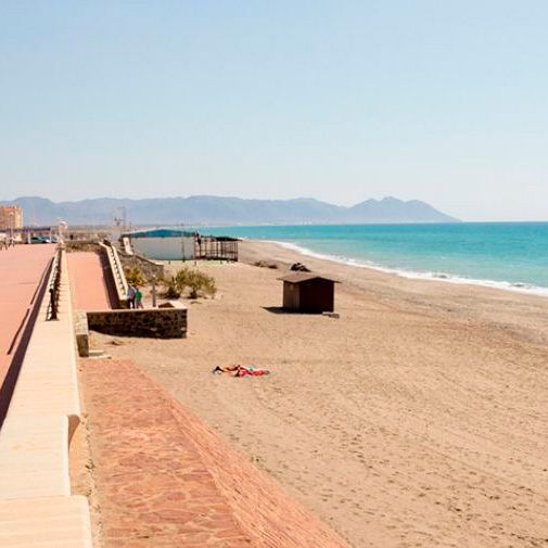 Travesía en barco a la playa de Retamar en el Toyo